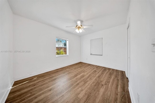 Building Photo - 1624 NE 175th St