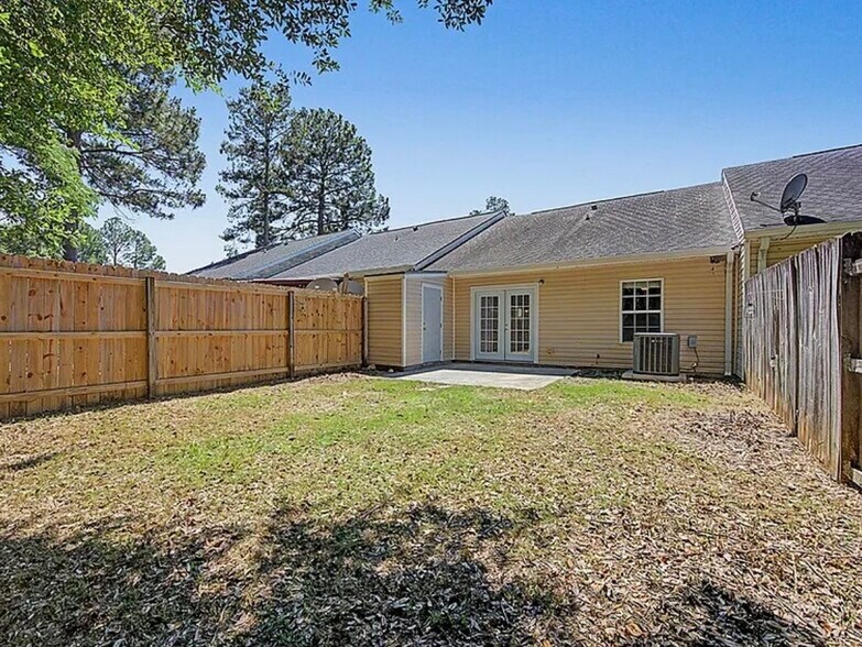 Building Photo - 2712 McLain Ln
