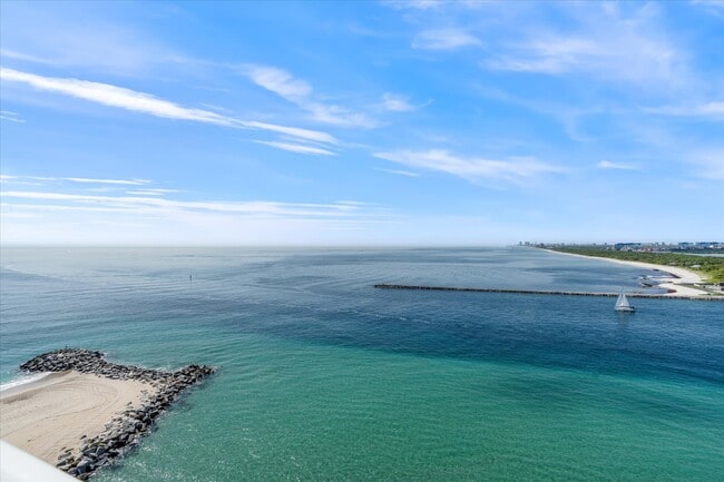 Building Photo - 2200 S Ocean Ln