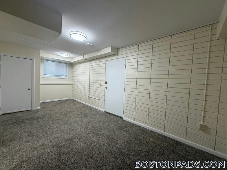Building Photo - 18 Westgate Dr