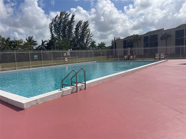 Building Photo - 3199 Foxcroft Rd