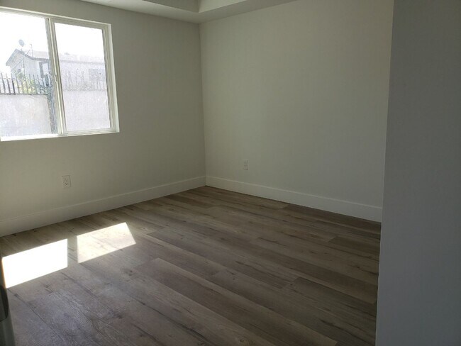 Building Photo - AVALON (10960)