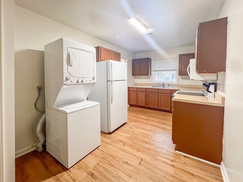 Building Photo - 24 Fox Hill Dr