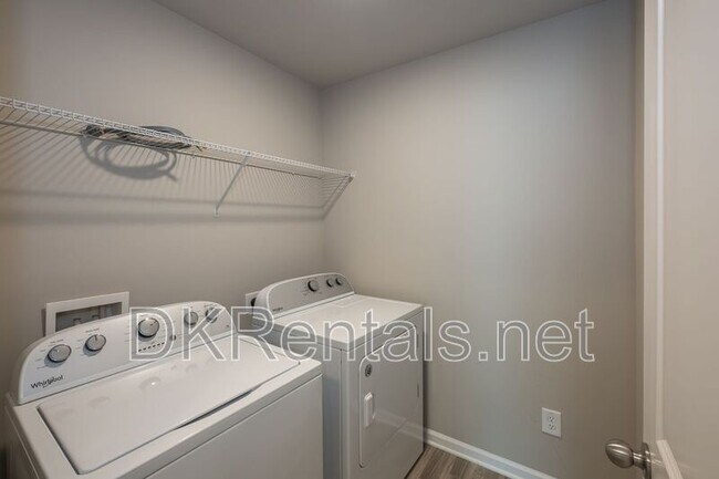 Building Photo - 3697 Acorn Dr