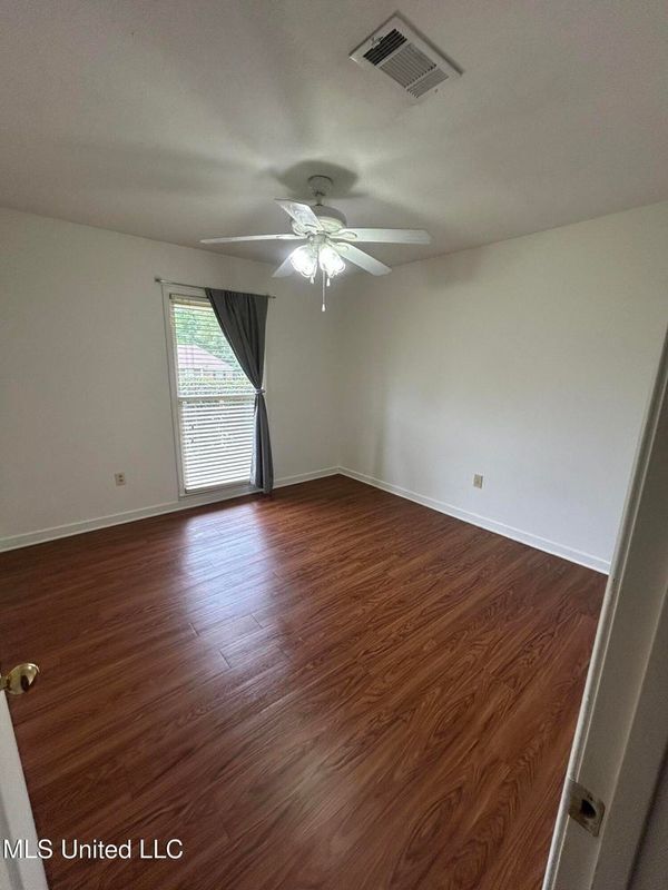 Building Photo - 204 Foxwood Cove