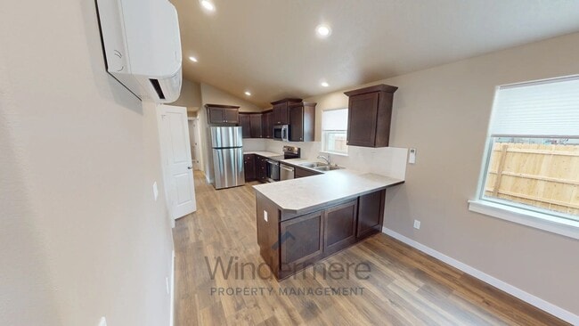 Building Photo - 221 Laurel St