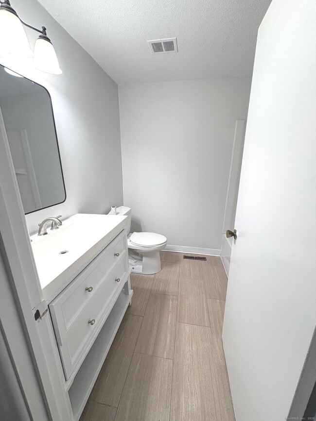 Building Photo - 9 Patricia Rd