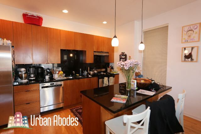 Building Photo - 1407 N Wicker Park Ave