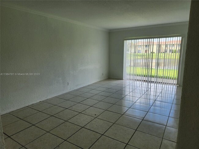 Building Photo - 10149 Twin Lakes Dr