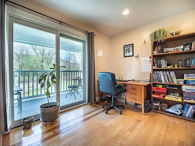 Building Photo - "Spacious 3-Bedroom Haven with 3 Full Baths in Charming Hinesburg!"