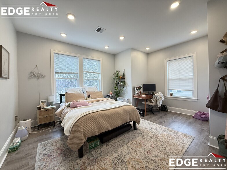 Building Photo - 144 Franklin St