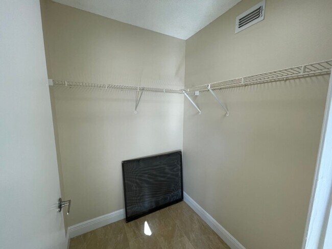 Building Photo - ANNUAL RENTAL - OASIS- 2 BED/2BATH