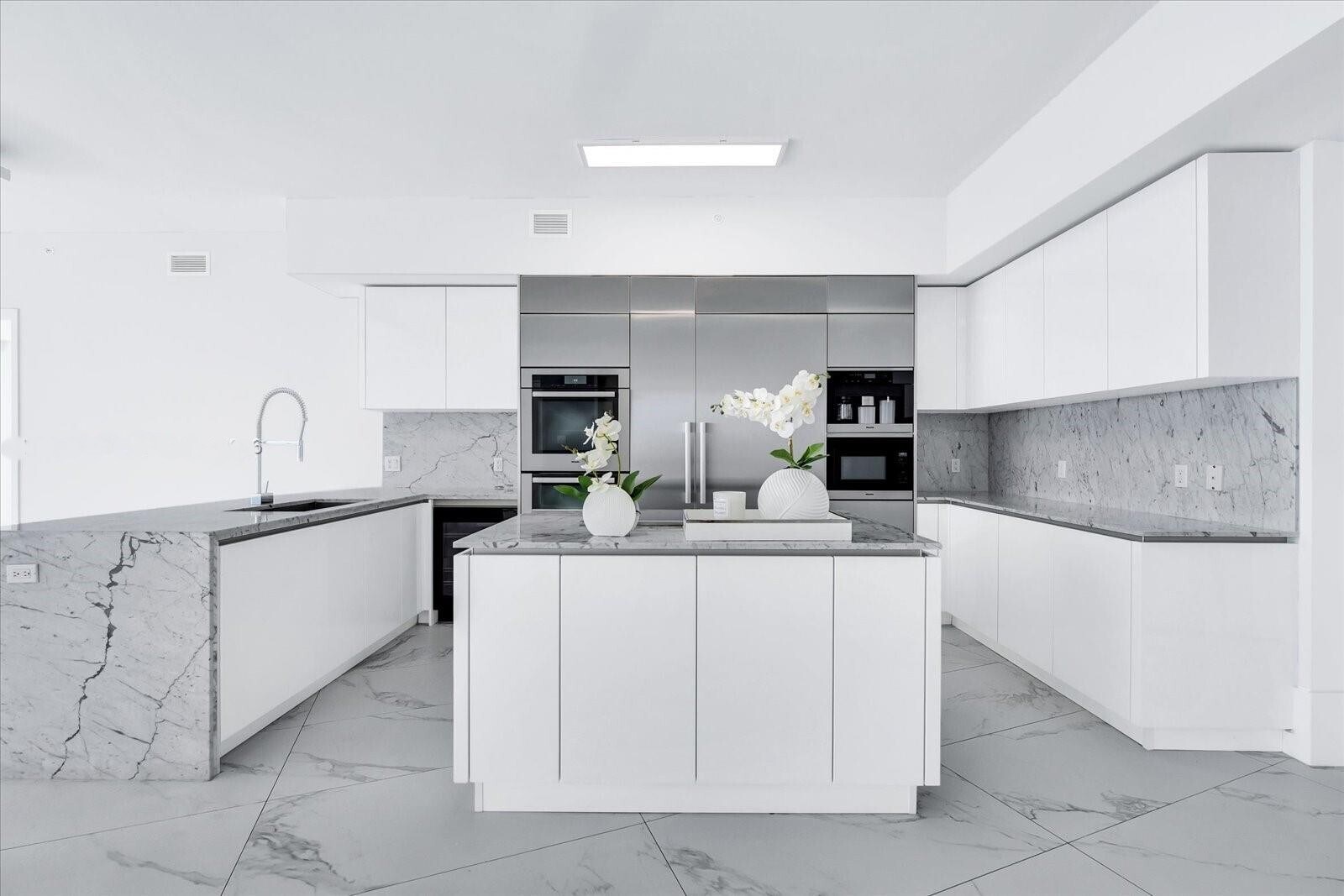 Building Photo - 5500 Island Estates Dr