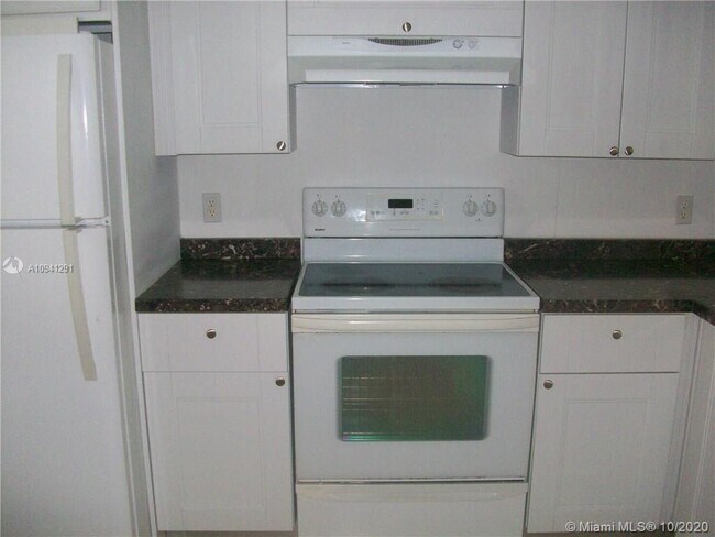 Building Photo - 115 Royal Park Dr