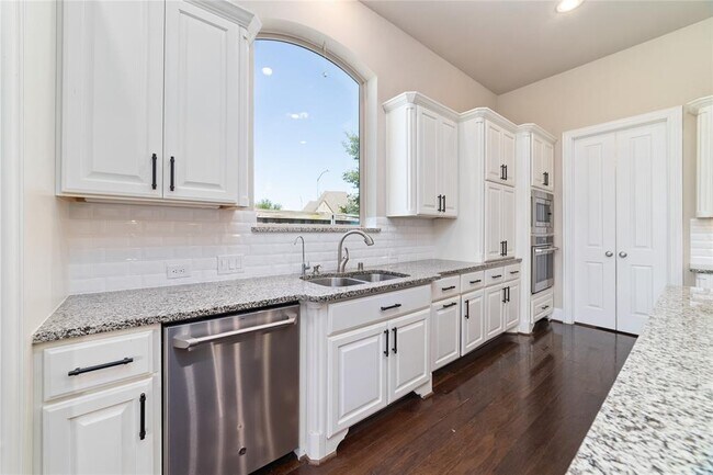 Building Photo - 17402 Hankar Way