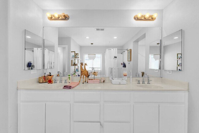 Building Photo - 469 Partridge Ln