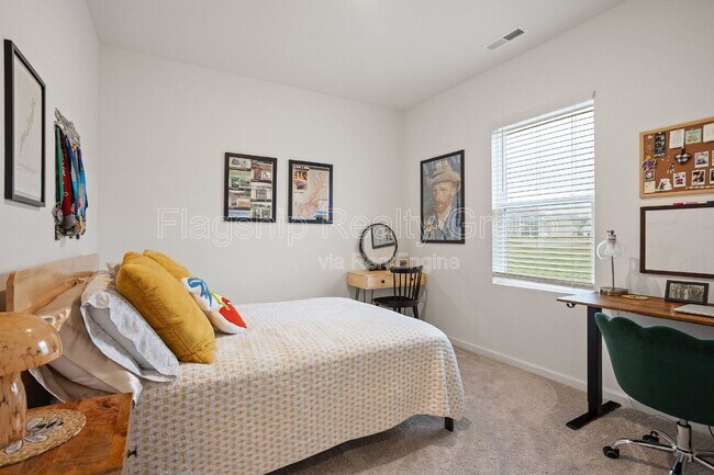 Building Photo - 303 Kenison Way