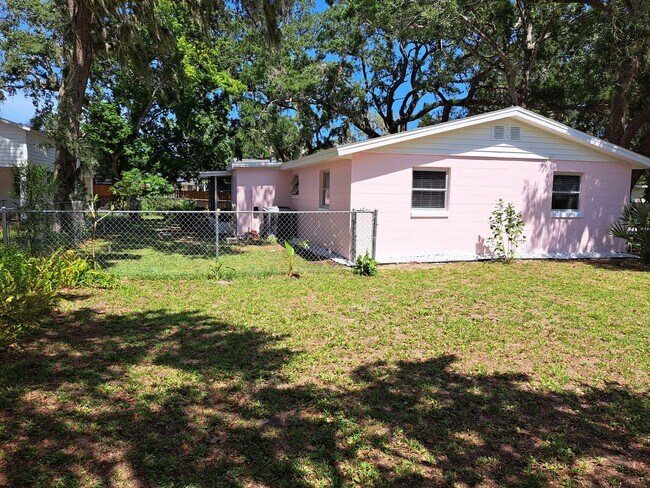 Building Photo - Charming 2-bedroom, 1-bath home