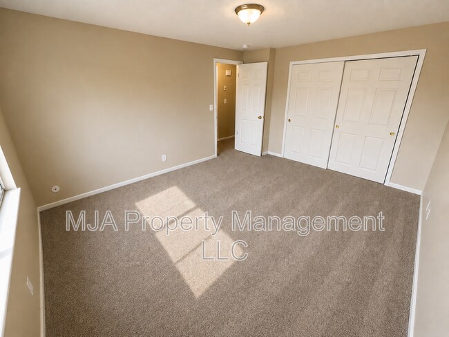 Building Photo - 4642 S Arlington Park Dr