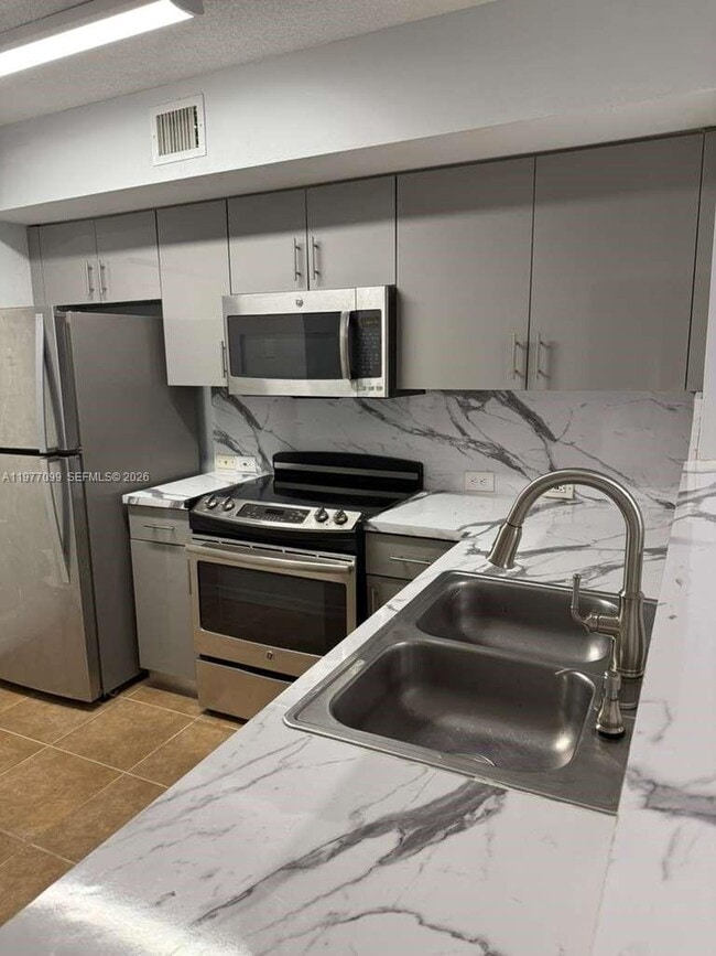 Building Photo - 677 SW 111th Ave