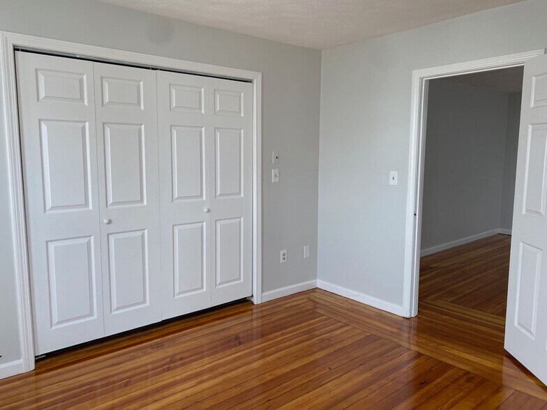 Building Photo - 15 Wave Ave