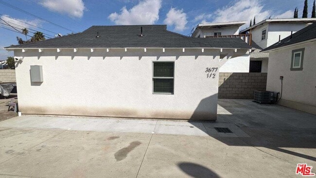Building Photo - 3677 3rd Ave