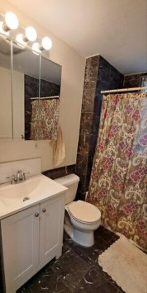 Building Photo - 145 Hillside St