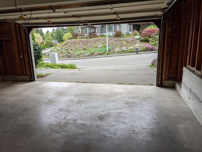 Building Photo - Bothell. Woodinville. Snohomish County. Ga...