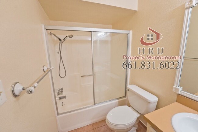 Building Photo - SW-Bakersfield. 3bed/2bath