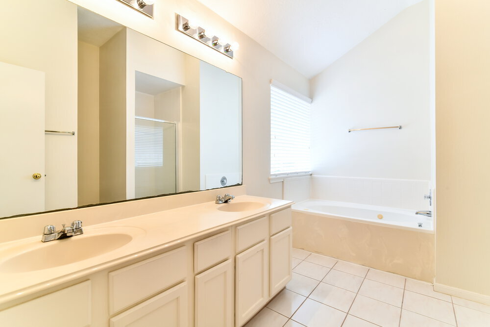 Building Photo - 17606 Glenwolf Dr