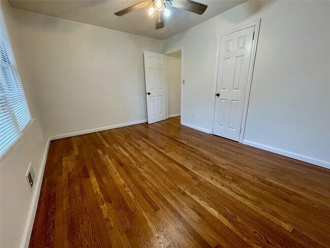 Building Photo - 6328 Oakview Ln