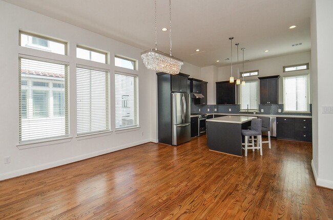 Building Photo - 1245 Bonner St