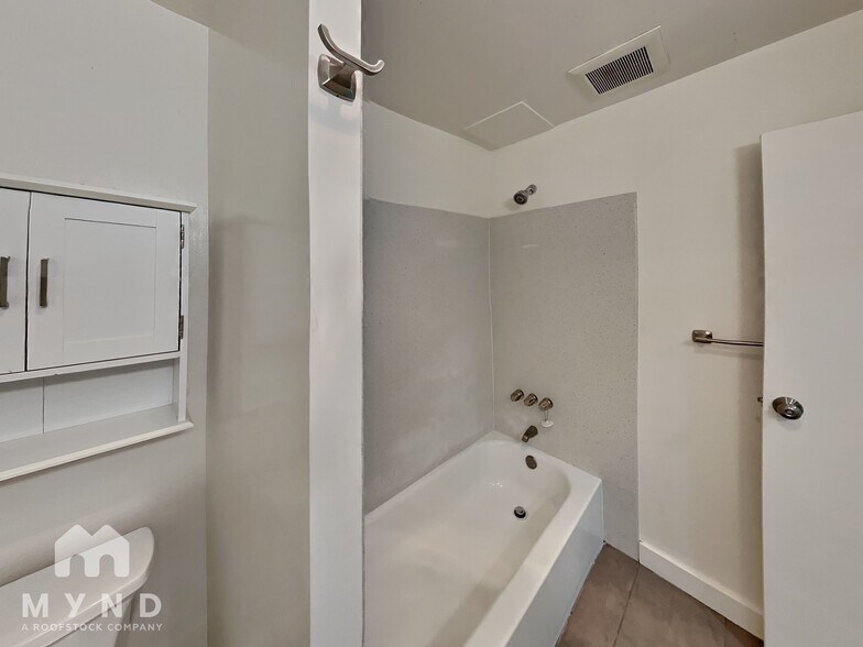 Building Photo - 240 Athol Ave