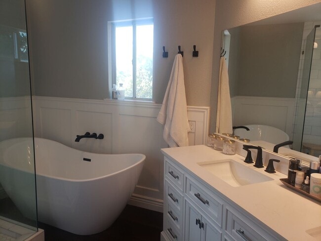 Building Photo - This Home Won't Last!!!!