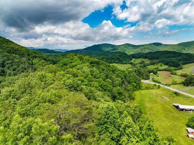 Building Photo - 4249 Dollys Dr