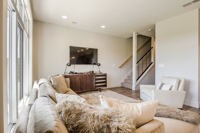 Building Photo - Olympic Townhomes