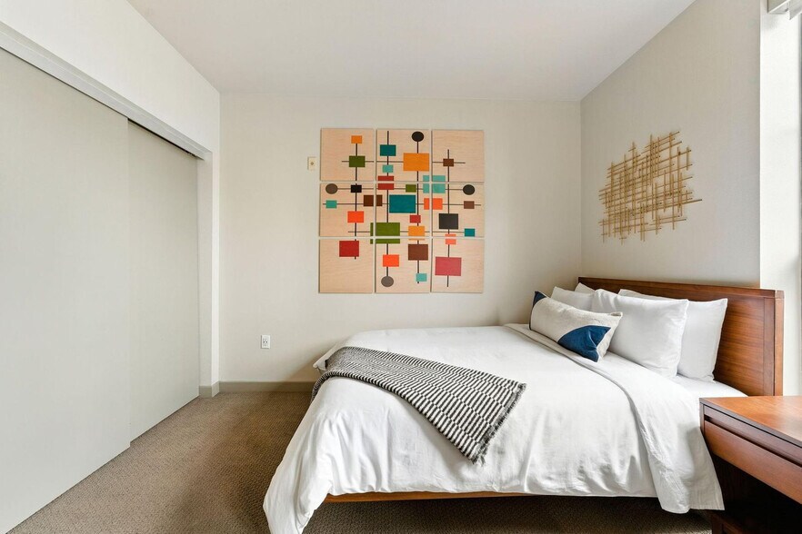 Building Photo - 355 Berry St