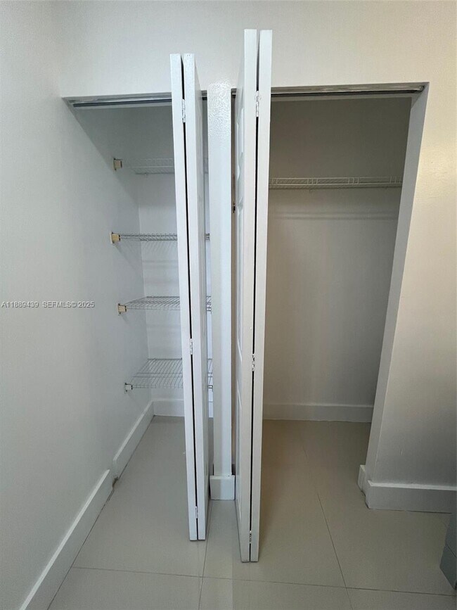 Building Photo - 20505 E Country Club Dr