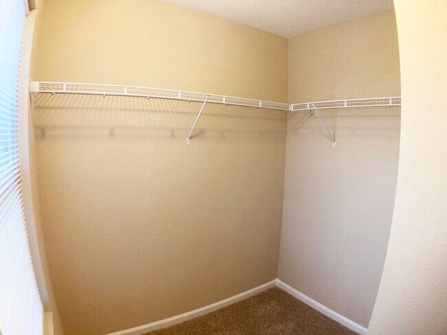 Building Photo - Roomy 3BR Home in NW Jacksonville – 2.5 Ba...