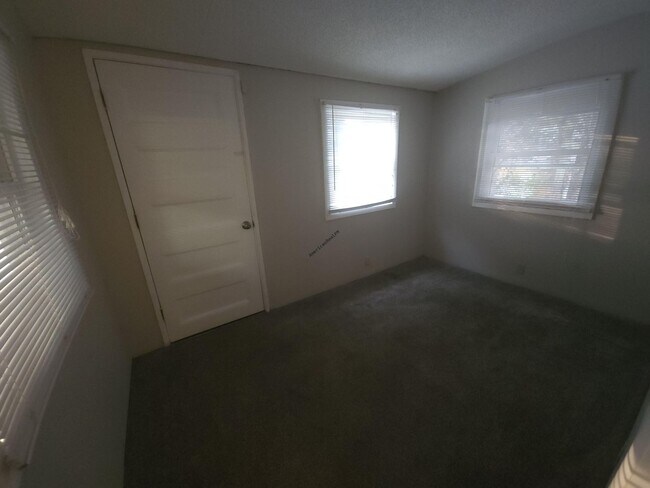 Building Photo - Charming & Comfortable Home in North County St. Louis