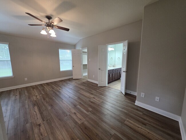 Building Photo - 3011 Crescent Oaks Park Ln