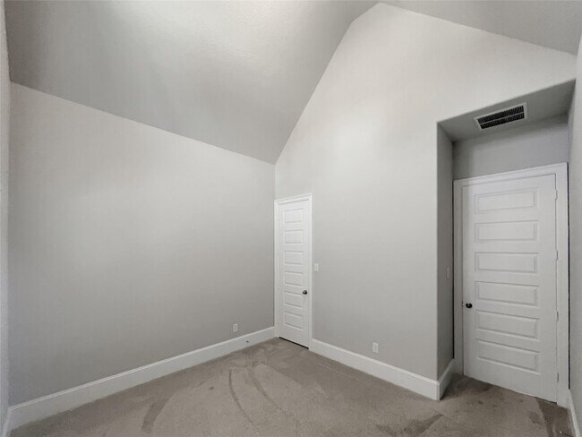 Building Photo - 16807 Hemlock Grove Dr