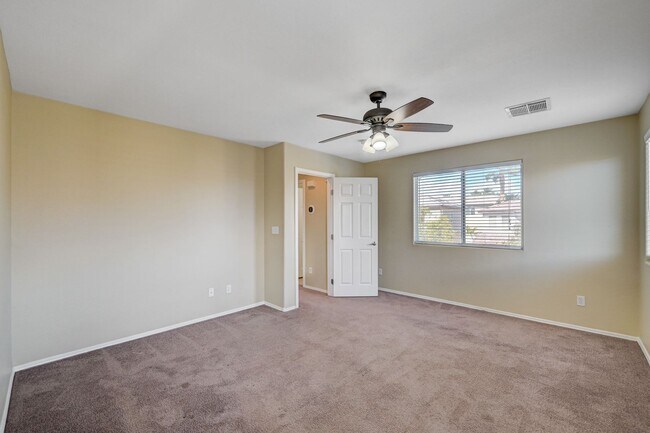 Building Photo - 4bd Home