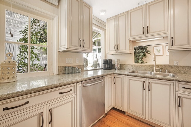 Building Photo - 5845 Topanga Canyon Pl