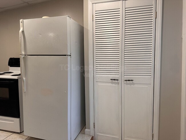 Building Photo - 388 Broaddus Ave