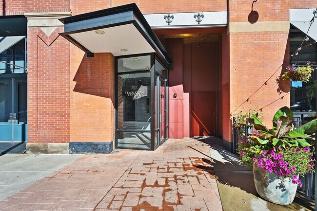 Building Photo - Luxurious Corner 2 BR/ 2 BA Franklin Loft ...