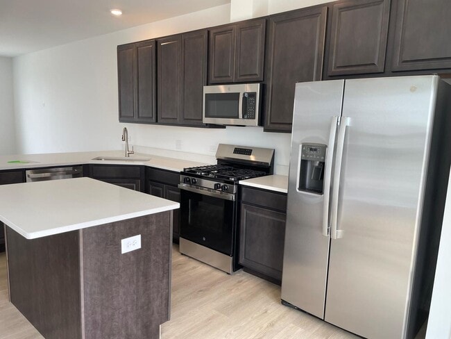 Building Photo - 14936 S McCarthy Cir