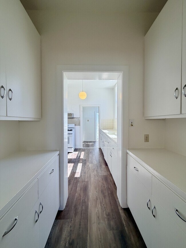 Building Photo - 1717 Jones St