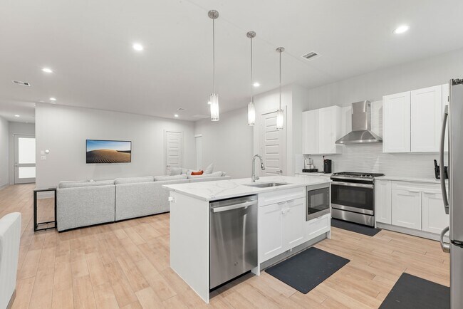 Building Photo - 5722 Rucio Ln