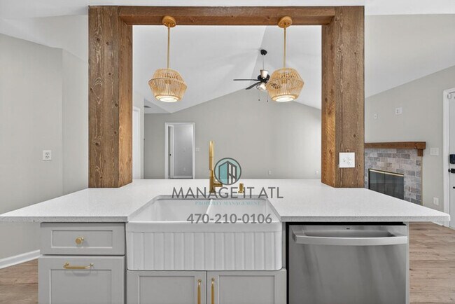 Building Photo - Meticulously maintained 3 Bedroom ranch ho...